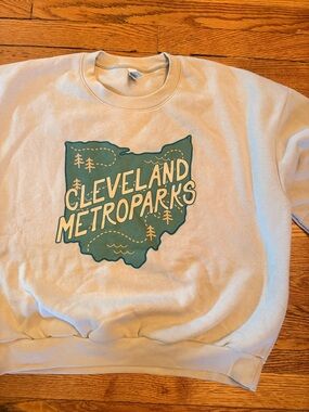 Size XL Cleveland Metroparks Sweatshirt - Light Cream with Teal Graphic